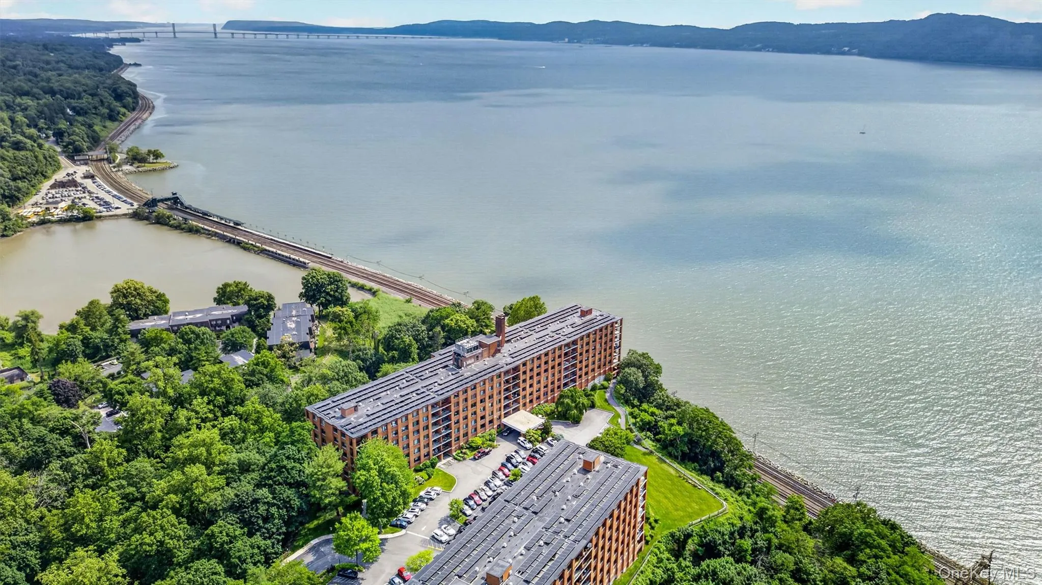 Convenient location to two MetroNorth stations for easy access to enjoy NYC. Convenient location to two MetroNorth stations for easy access to enjoy NYC.