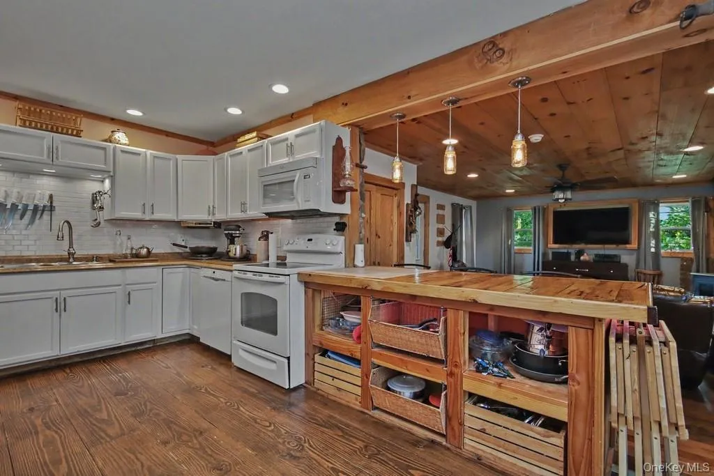 105 Cold Spring Road, Liberty, NY, 3 Bedrooms Bedrooms, 13 Rooms Rooms,2 BathroomsBathrooms,Residential,For Rent,Cold Spring,0,1013333 105 Cold Spring Road, Liberty, NY, 3 Bedrooms Bedrooms, 13 Rooms Rooms,2 BathroomsBathrooms,Residential,For Rent,Cold Spring,0,1013333