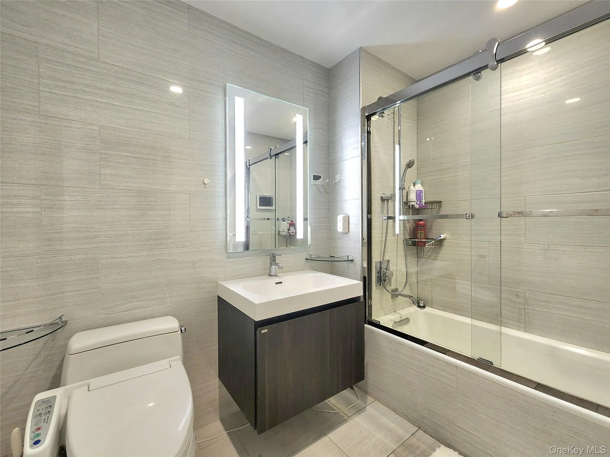 131-05 40 Road, New York, NY, 2 Bedrooms Bedrooms, 5 Rooms Rooms,1 BathroomBathrooms,Residential,For Rent,40,0,1013341 131-05 40 Road, New York, NY, 2 Bedrooms Bedrooms, 5 Rooms Rooms,1 BathroomBathrooms,Residential,For Rent,40,0,1013341