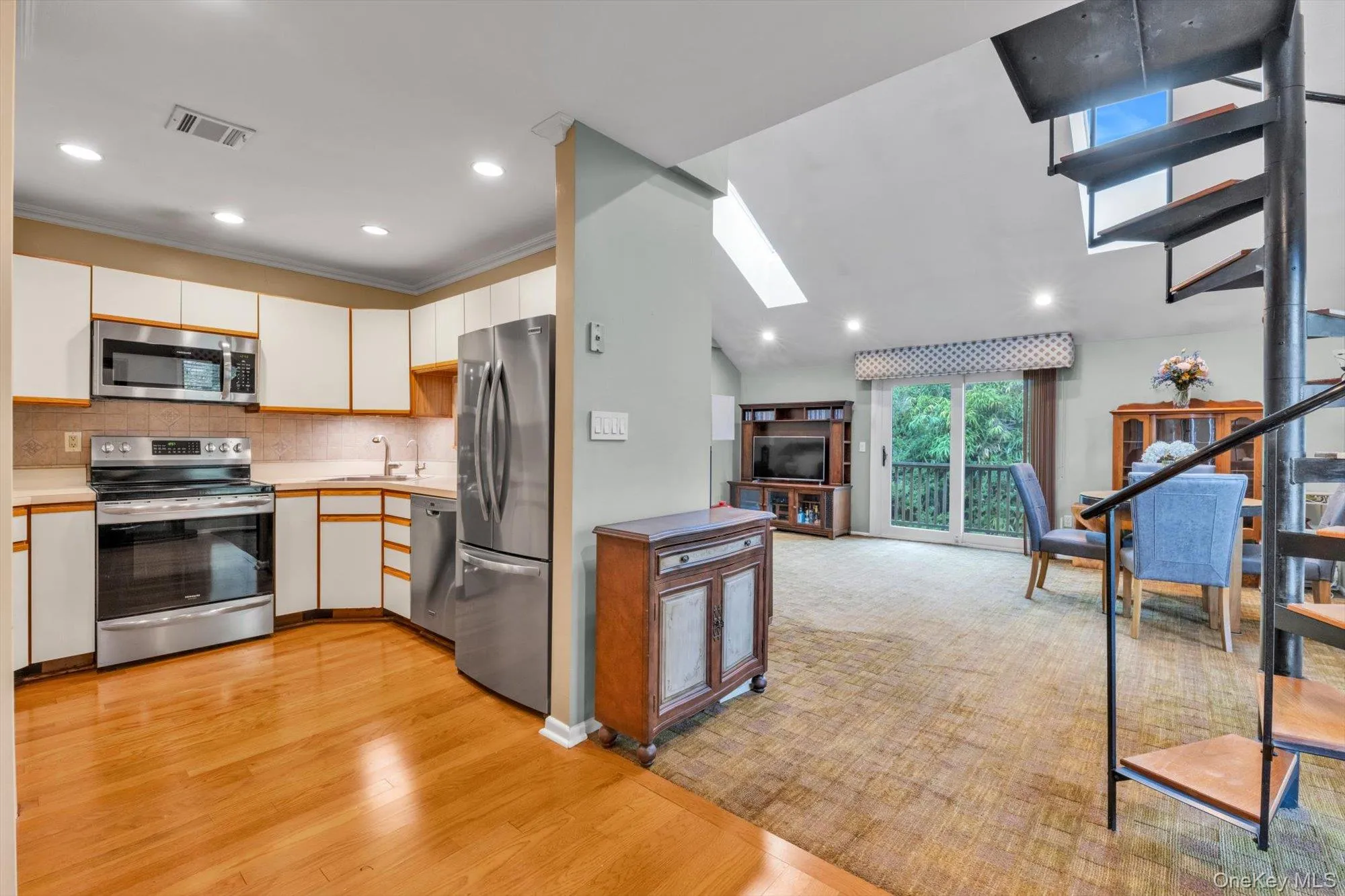Kitchen to Loft / Living Room Kitchen to Loft / Living Room