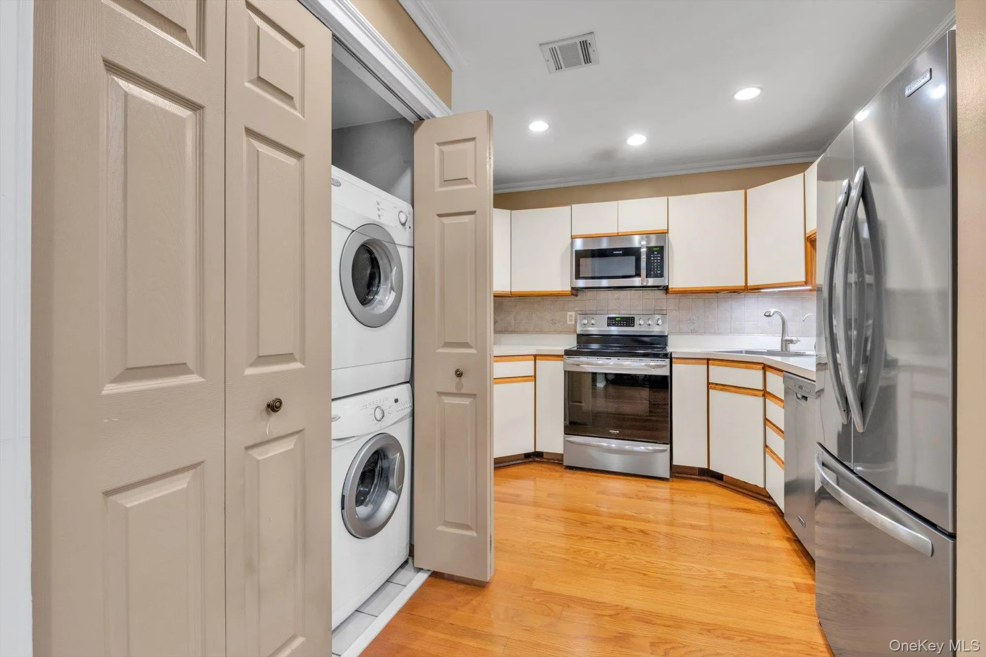 Kitchen and Laundry Kitchen and Laundry