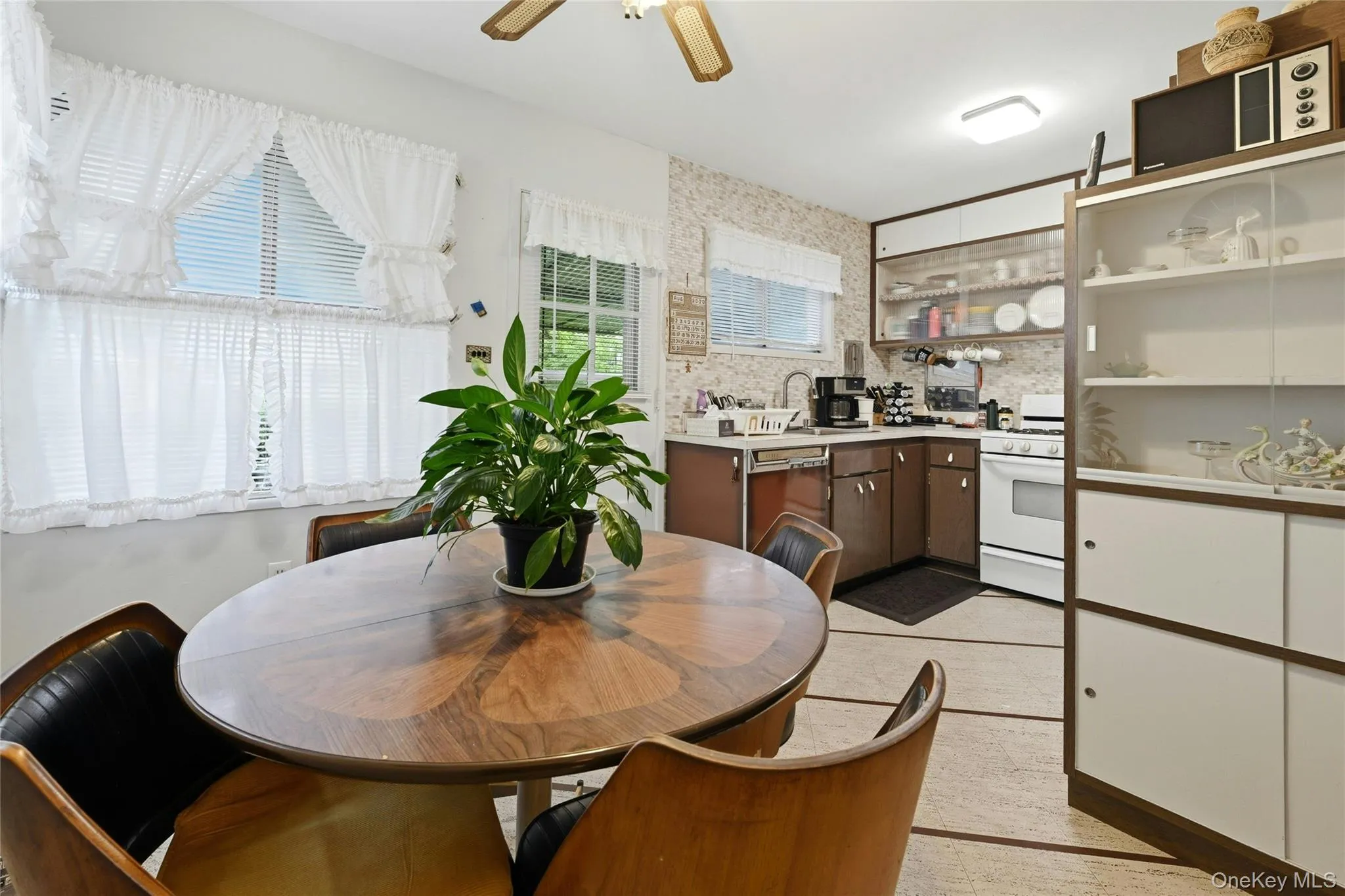 50 Moeller Street, Oyster Bay, NY, 2 Bedrooms Bedrooms, 8 Rooms Rooms,1 BathroomBathrooms,Residential,For Rent,Moeller,0,1013365 50 Moeller Street, Oyster Bay, NY, 2 Bedrooms Bedrooms, 8 Rooms Rooms,1 BathroomBathrooms,Residential,For Rent,Moeller,0,1013365