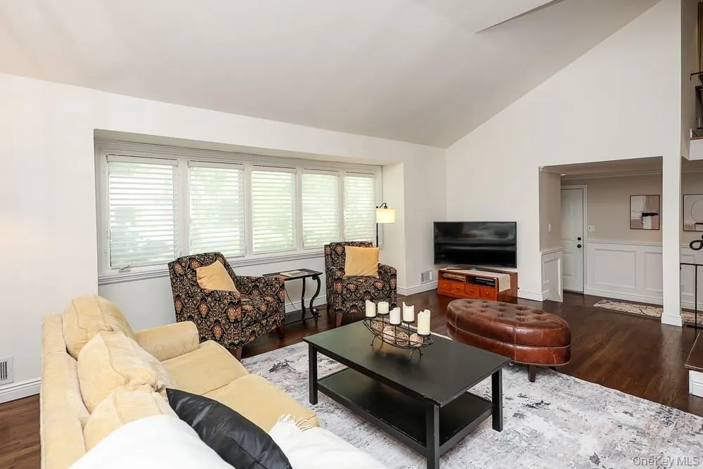238 Birch Drive, North Hempstead, NY, 4 Bedrooms Bedrooms, 9 Rooms Rooms,2 BathroomsBathrooms,Residential,For Rent,Birch,0,KEY1013385 238 Birch Drive, North Hempstead, NY, 4 Bedrooms Bedrooms, 9 Rooms Rooms,2 BathroomsBathrooms,Residential,For Rent,Birch,0,KEY1013385