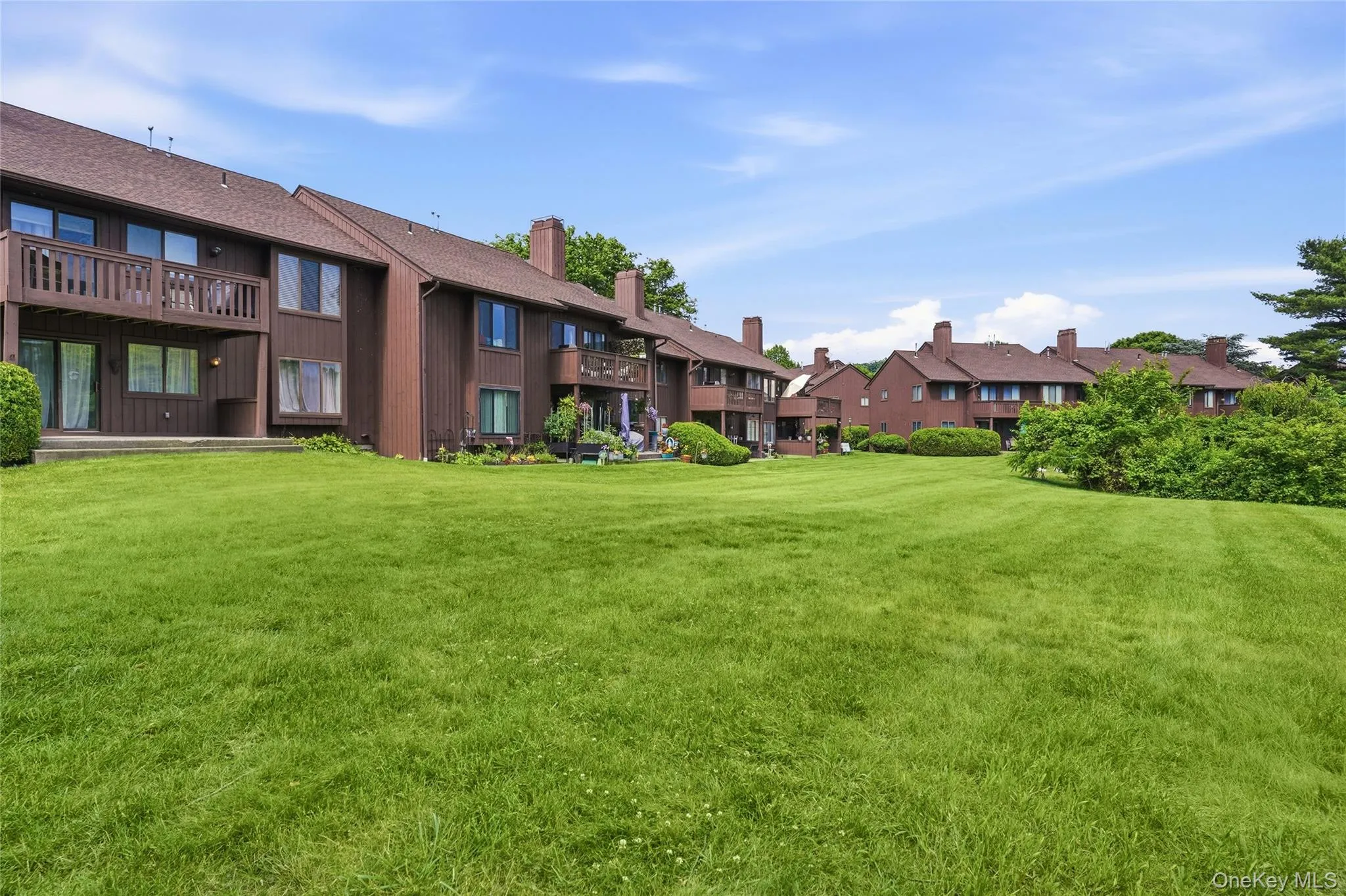 Spacious back of unit. Spacious back of unit.