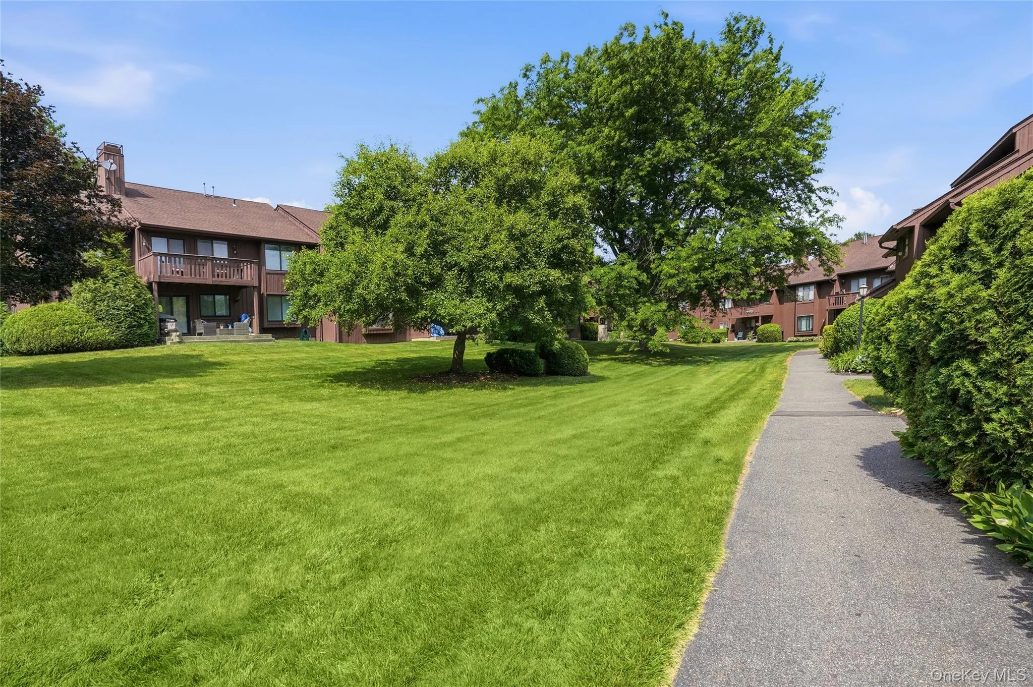 Front walk way to unit. Front walk way to unit.