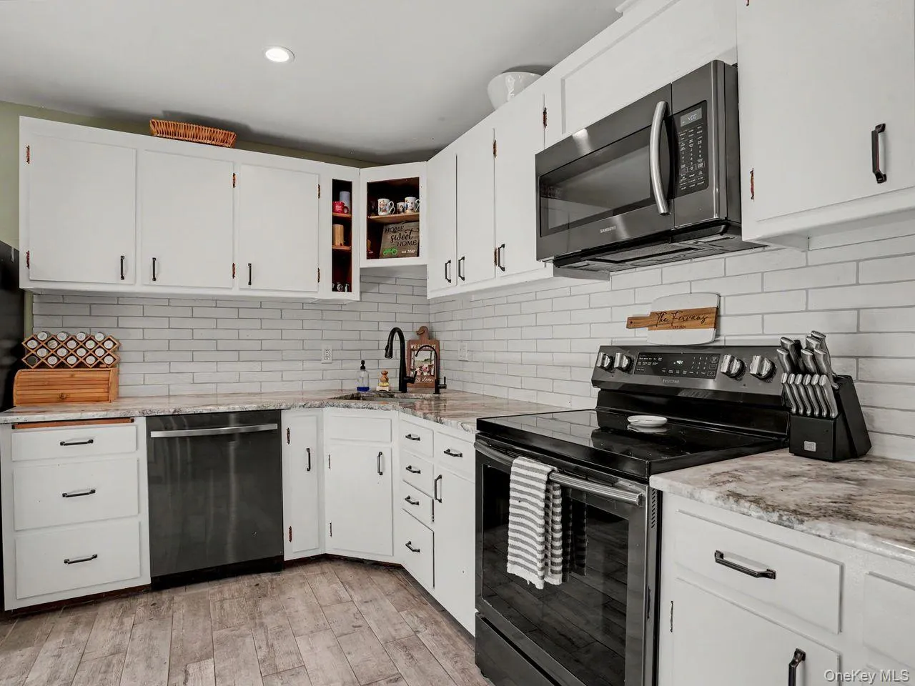 202 Lake Walton Road, East Fishkill, NY, 3 Bedrooms Bedrooms, 6 Rooms Rooms,2 BathroomsBathrooms,Residential,For Rent,Lake Walton,0,1013394 202 Lake Walton Road, East Fishkill, NY, 3 Bedrooms Bedrooms, 6 Rooms Rooms,2 BathroomsBathrooms,Residential,For Rent,Lake Walton,0,1013394