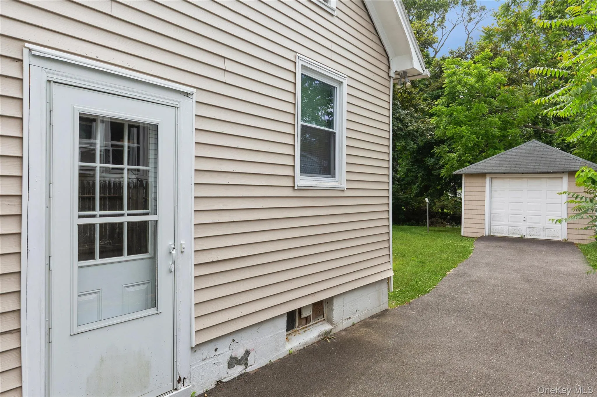 23 Summit Avenue, Brookhaven, NY, 4 Bedrooms Bedrooms, 7 Rooms Rooms,1 BathroomBathrooms,Residential,For Rent,Summit,0,1013405 23 Summit Avenue, Brookhaven, NY, 4 Bedrooms Bedrooms, 7 Rooms Rooms,1 BathroomBathrooms,Residential,For Rent,Summit,0,1013405