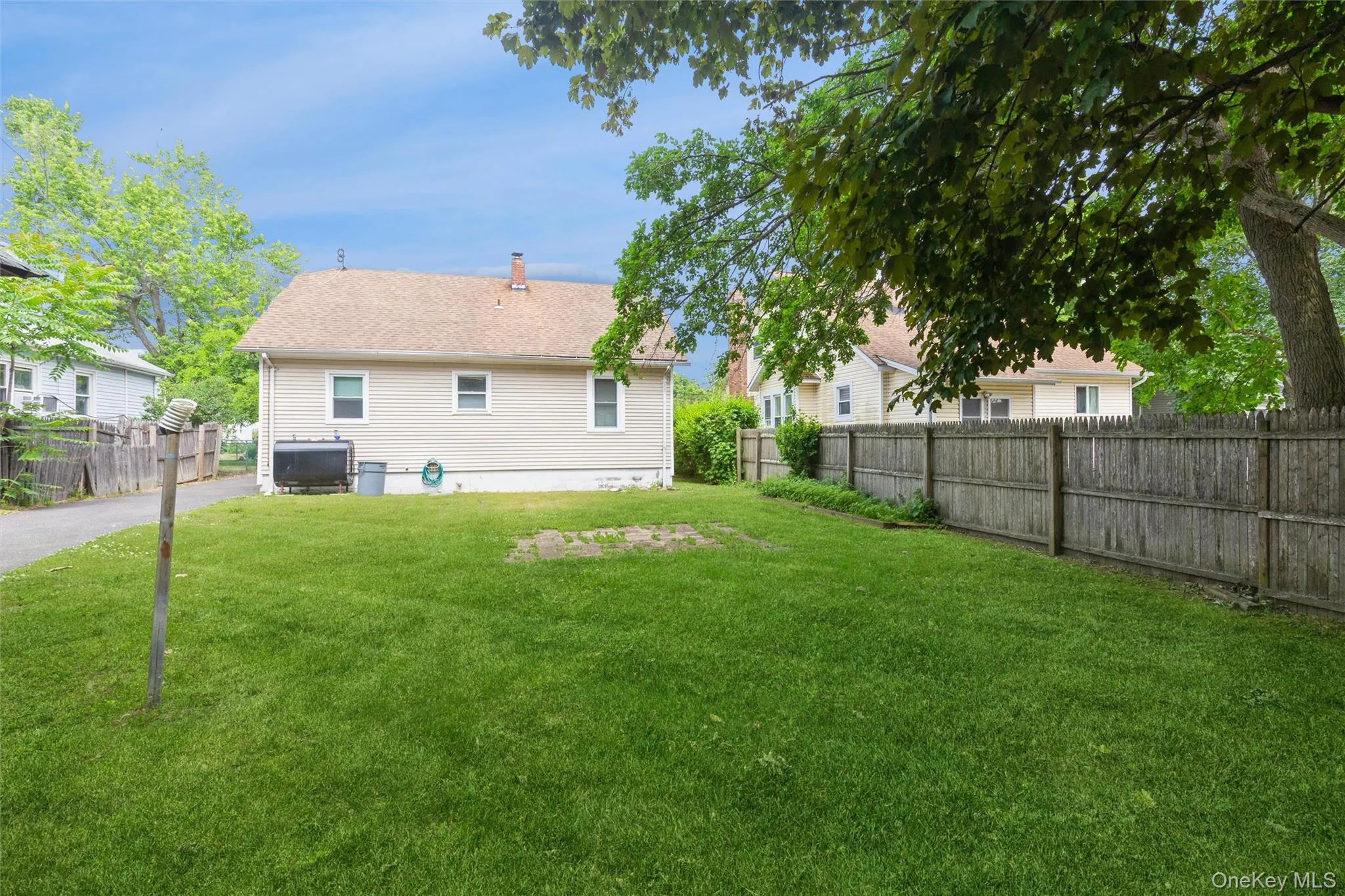 23 Summit Avenue, Brookhaven, NY, 4 Bedrooms Bedrooms, 7 Rooms Rooms,1 BathroomBathrooms,Residential,For Rent,Summit,0,1013405 23 Summit Avenue, Brookhaven, NY, 4 Bedrooms Bedrooms, 7 Rooms Rooms,1 BathroomBathrooms,Residential,For Rent,Summit,0,1013405