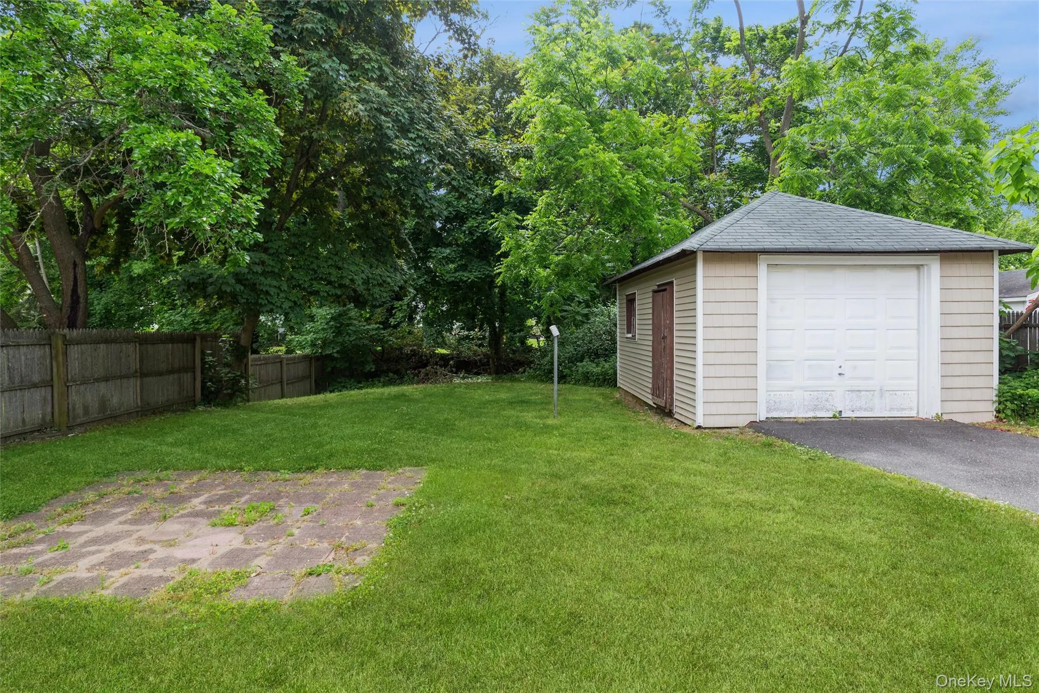 23 Summit Avenue, Brookhaven, NY, 4 Bedrooms Bedrooms, 7 Rooms Rooms,1 BathroomBathrooms,Residential,For Rent,Summit,0,1013405 23 Summit Avenue, Brookhaven, NY, 4 Bedrooms Bedrooms, 7 Rooms Rooms,1 BathroomBathrooms,Residential,For Rent,Summit,0,1013405