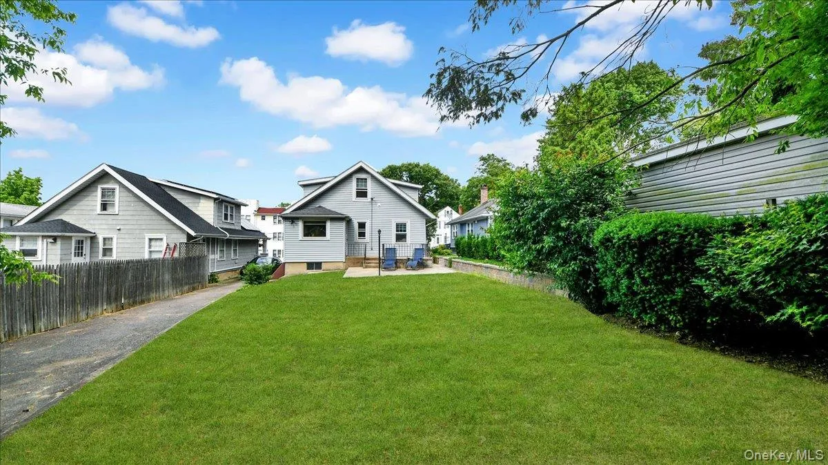 9 Howard Avenue, White Plains, NY, 4 Bedrooms Bedrooms, 8 Rooms Rooms,2 BathroomsBathrooms,Residential,For Rent,Howard,0,1013406 9 Howard Avenue, White Plains, NY, 4 Bedrooms Bedrooms, 8 Rooms Rooms,2 BathroomsBathrooms,Residential,For Rent,Howard,0,1013406