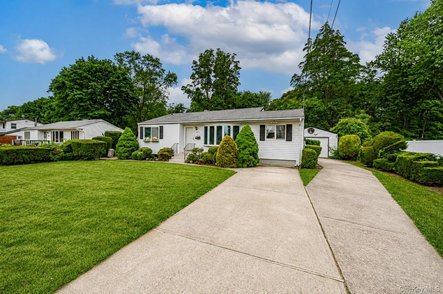 Large Driveway. Large Driveway.