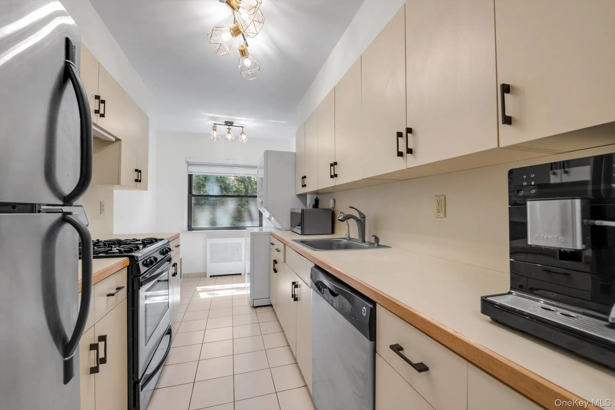 1203 Broadway, Hempstead, NY, 2 Bedrooms Bedrooms, 5 Rooms Rooms,1 BathroomBathrooms,Residential,For Rent,Broadway,0,1013414 1203 Broadway, Hempstead, NY, 2 Bedrooms Bedrooms, 5 Rooms Rooms,1 BathroomBathrooms,Residential,For Rent,Broadway,0,1013414