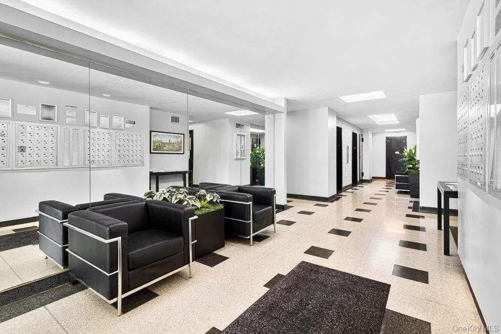 Lobby with seating Lobby with seating