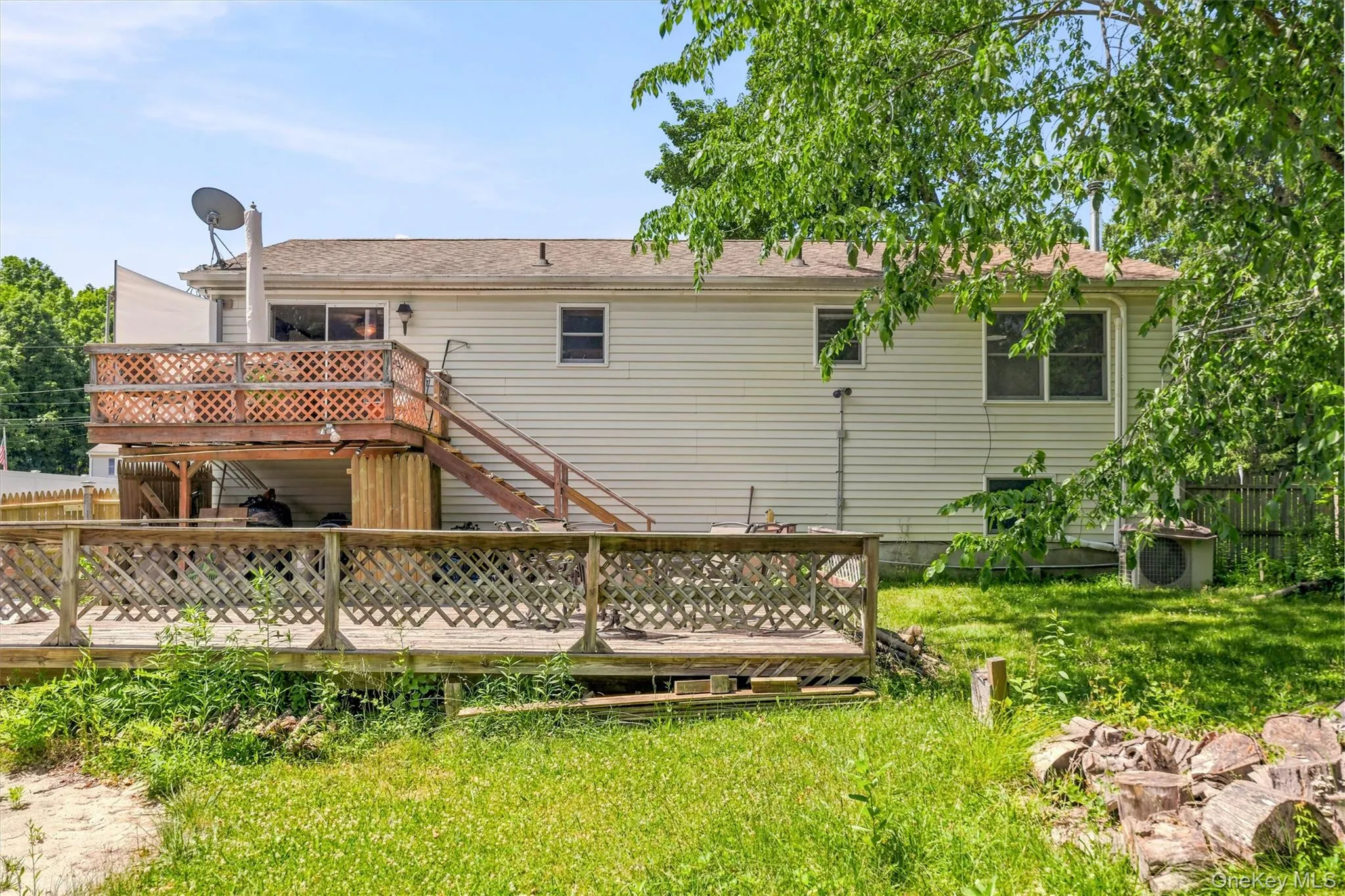 Multi-level wood deck structure with lattice railing Multi-level wood deck structure with lattice railing