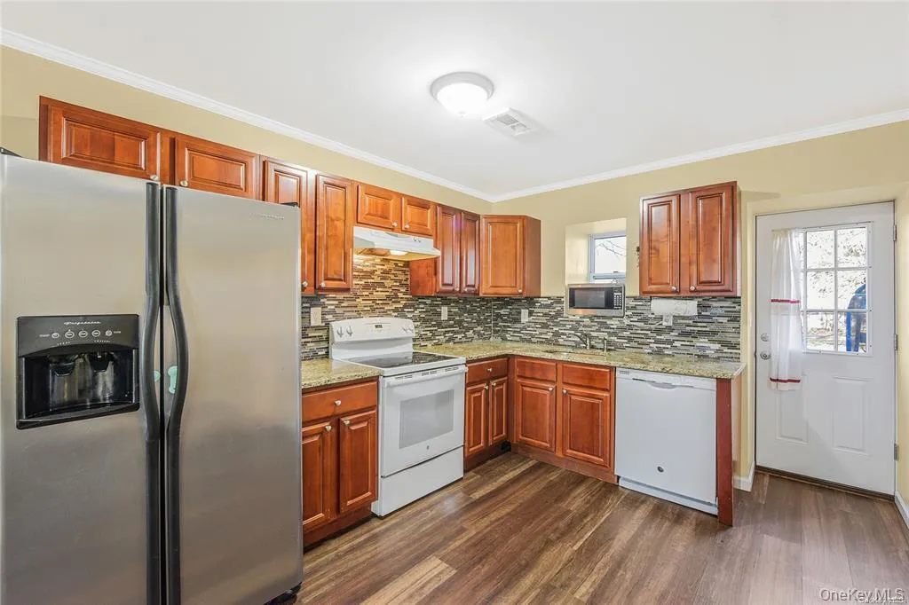 73 Cherry Avenue, Brookhaven, NY, 3 Bedrooms Bedrooms, 5 Rooms Rooms,2 BathroomsBathrooms,Residential Lease,For Rent,Cherry,0,1013437 73 Cherry Avenue, Brookhaven, NY, 3 Bedrooms Bedrooms, 5 Rooms Rooms,2 BathroomsBathrooms,Residential Lease,For Rent,Cherry,0,1013437