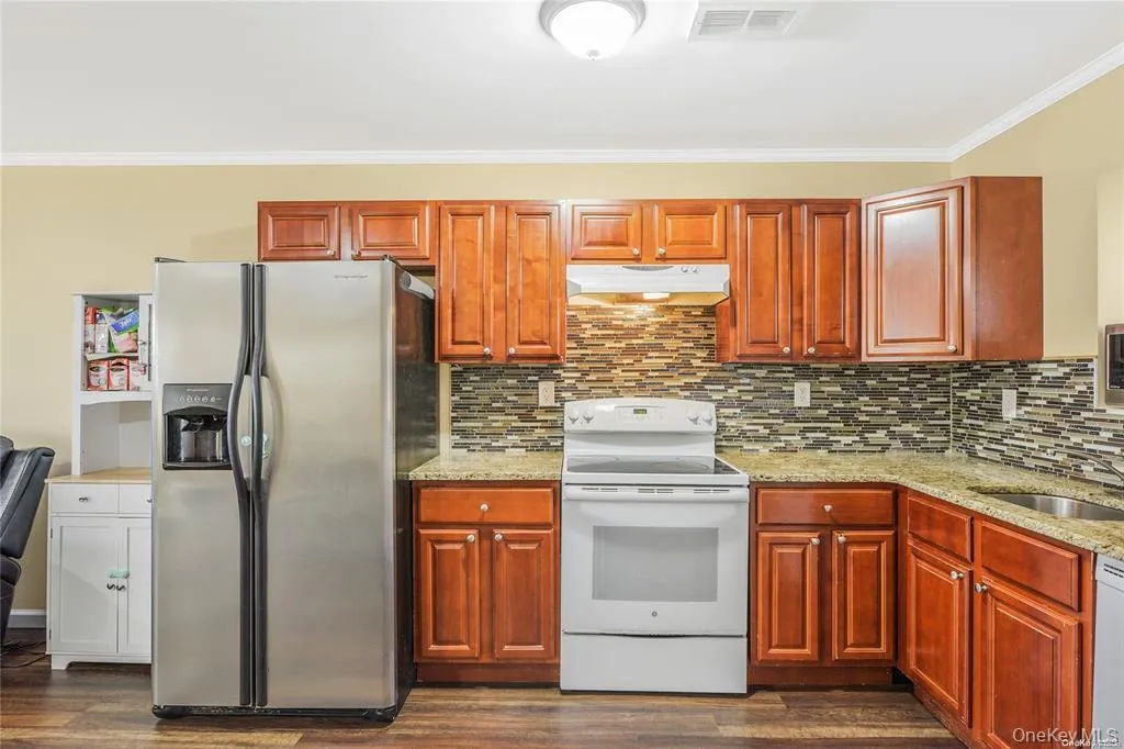 73 Cherry Avenue, Brookhaven, NY, 3 Bedrooms Bedrooms, 5 Rooms Rooms,2 BathroomsBathrooms,Residential Lease,For Rent,Cherry,0,1013437 73 Cherry Avenue, Brookhaven, NY, 3 Bedrooms Bedrooms, 5 Rooms Rooms,2 BathroomsBathrooms,Residential Lease,For Rent,Cherry,0,1013437