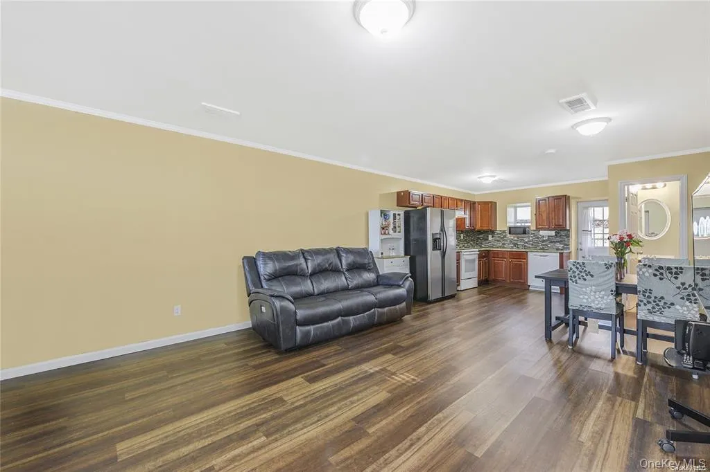73 Cherry Avenue, Brookhaven, NY, 3 Bedrooms Bedrooms, 5 Rooms Rooms,2 BathroomsBathrooms,Residential Lease,For Rent,Cherry,0,1013437 73 Cherry Avenue, Brookhaven, NY, 3 Bedrooms Bedrooms, 5 Rooms Rooms,2 BathroomsBathrooms,Residential Lease,For Rent,Cherry,0,1013437