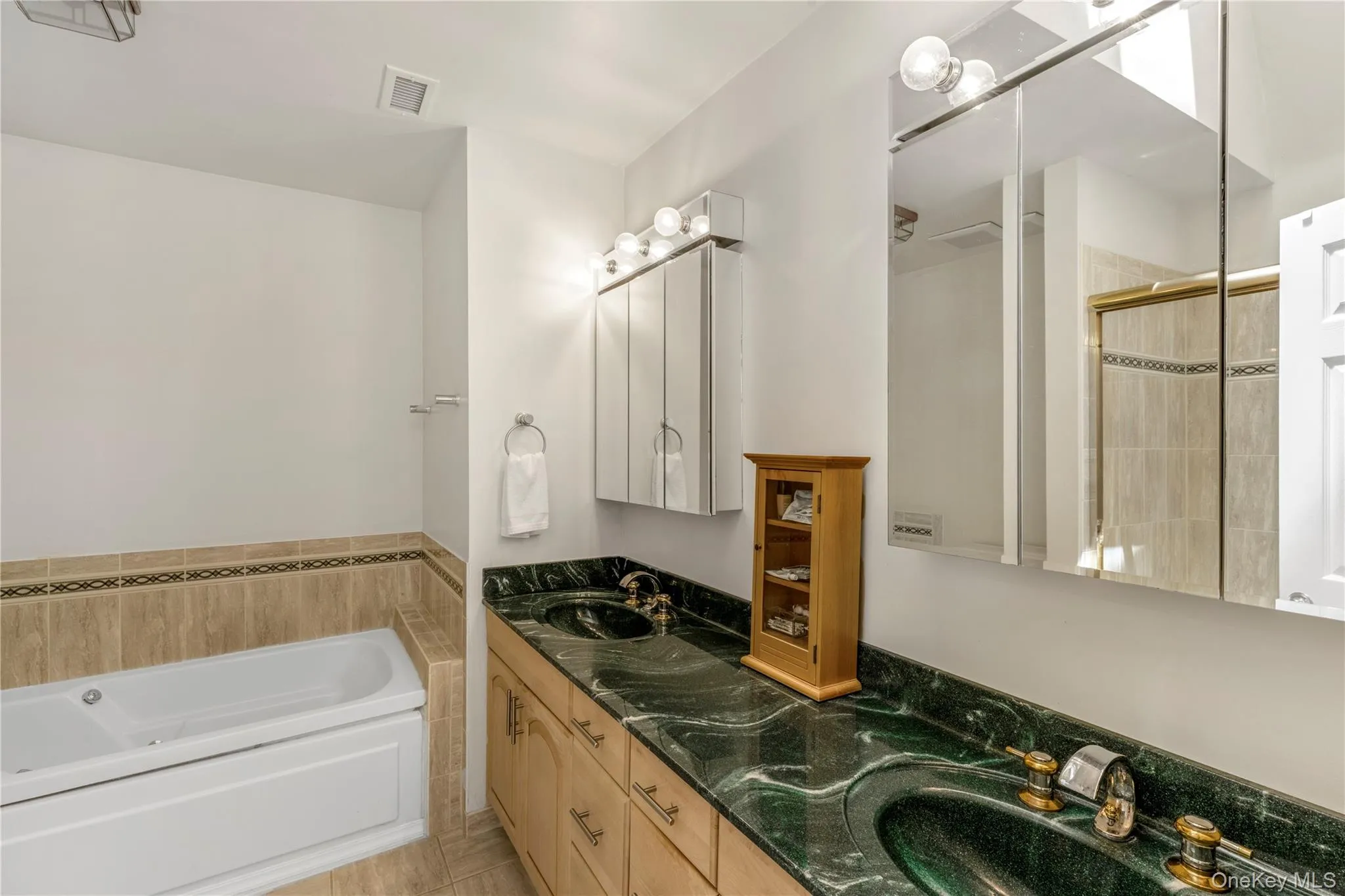 63 Lisa Drive, Huntington, NY, 3 Bedrooms Bedrooms, 10 Rooms Rooms,2 BathroomsBathrooms,Residential,For Rent,Lisa,0,1013438 63 Lisa Drive, Huntington, NY, 3 Bedrooms Bedrooms, 10 Rooms Rooms,2 BathroomsBathrooms,Residential,For Rent,Lisa,0,1013438