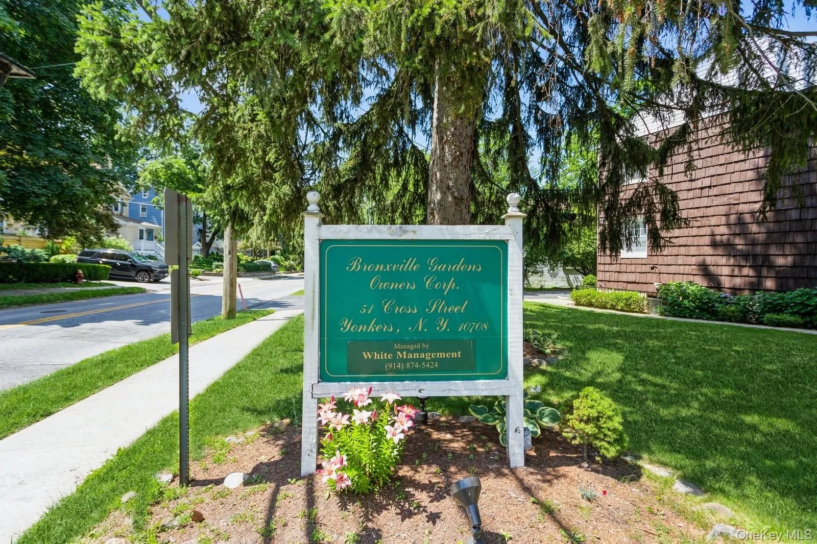Community sign with a yard Community sign with a yard