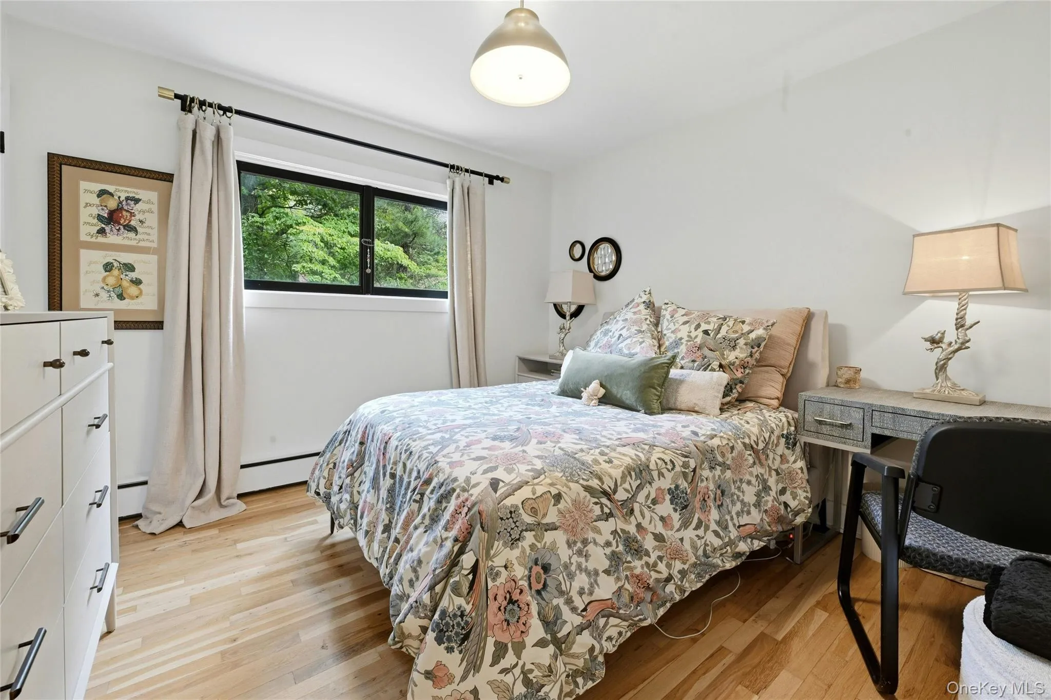2nd Bedroom on 1st floor 2nd Bedroom on 1st floor