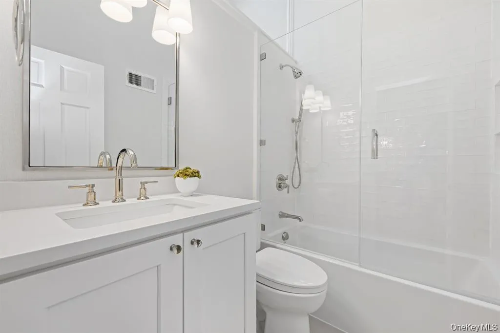1054 Boston Post Road, Rye City, NY, 3 Bedrooms Bedrooms, 6 Rooms Rooms,2 BathroomsBathrooms,Residential Lease,For Rent,Boston Post,0,1013453 1054 Boston Post Road, Rye City, NY, 3 Bedrooms Bedrooms, 6 Rooms Rooms,2 BathroomsBathrooms,Residential Lease,For Rent,Boston Post,0,1013453