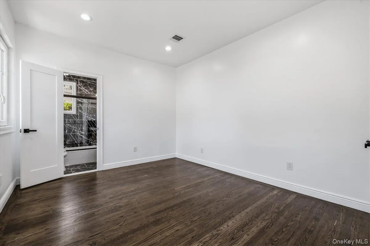 300 Demott Avenue, Hempstead, NY, 5 Bedrooms Bedrooms, 13 Rooms Rooms,3 BathroomsBathrooms,Residential,For Rent,Demott,0,KEY1013456 300 Demott Avenue, Hempstead, NY, 5 Bedrooms Bedrooms, 13 Rooms Rooms,3 BathroomsBathrooms,Residential,For Rent,Demott,0,KEY1013456