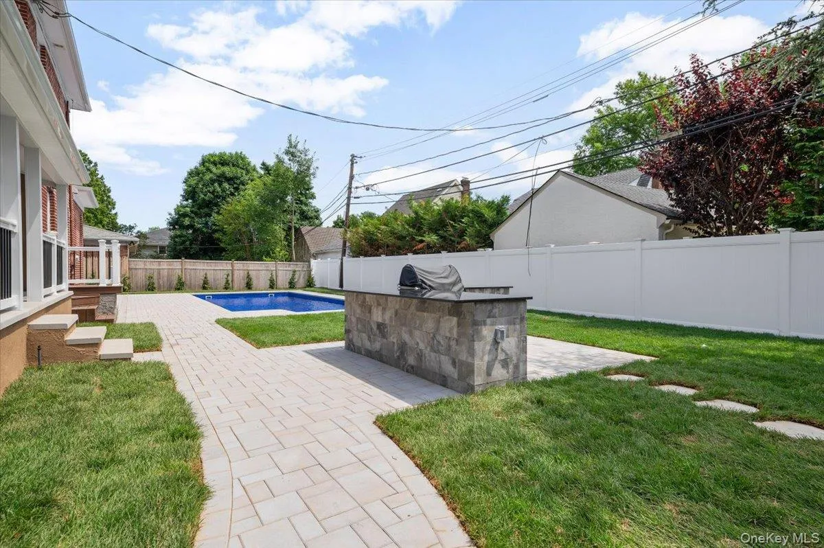 300 Demott Avenue, Hempstead, NY, 5 Bedrooms Bedrooms, 13 Rooms Rooms,3 BathroomsBathrooms,Residential,For Rent,Demott,0,KEY1013456 300 Demott Avenue, Hempstead, NY, 5 Bedrooms Bedrooms, 13 Rooms Rooms,3 BathroomsBathrooms,Residential,For Rent,Demott,0,KEY1013456