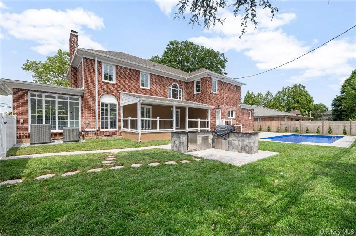 300 Demott Avenue, Hempstead, NY, 5 Bedrooms Bedrooms, 13 Rooms Rooms,3 BathroomsBathrooms,Residential,For Rent,Demott,0,KEY1013456 300 Demott Avenue, Hempstead, NY, 5 Bedrooms Bedrooms, 13 Rooms Rooms,3 BathroomsBathrooms,Residential,For Rent,Demott,0,KEY1013456