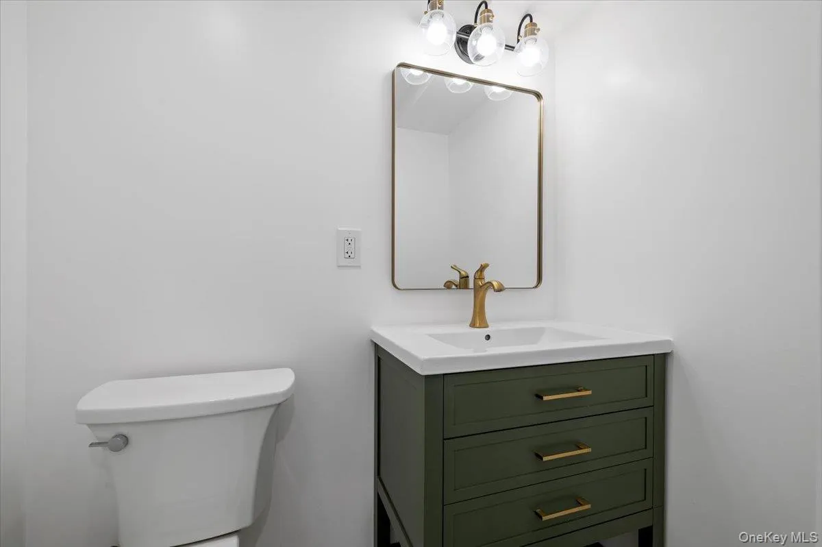 300 Demott Avenue, Hempstead, NY, 5 Bedrooms Bedrooms, 13 Rooms Rooms,3 BathroomsBathrooms,Residential,For Rent,Demott,0,KEY1013456 300 Demott Avenue, Hempstead, NY, 5 Bedrooms Bedrooms, 13 Rooms Rooms,3 BathroomsBathrooms,Residential,For Rent,Demott,0,KEY1013456