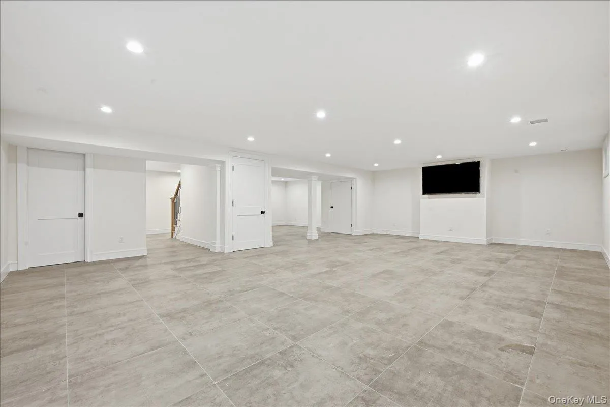 43 Highland Avenue, North Hempstead, NY, 4 Bedrooms Bedrooms, 9 Rooms Rooms,3 BathroomsBathrooms,Residential,For Rent,Highland,0,1013469 43 Highland Avenue, North Hempstead, NY, 4 Bedrooms Bedrooms, 9 Rooms Rooms,3 BathroomsBathrooms,Residential,For Rent,Highland,0,1013469