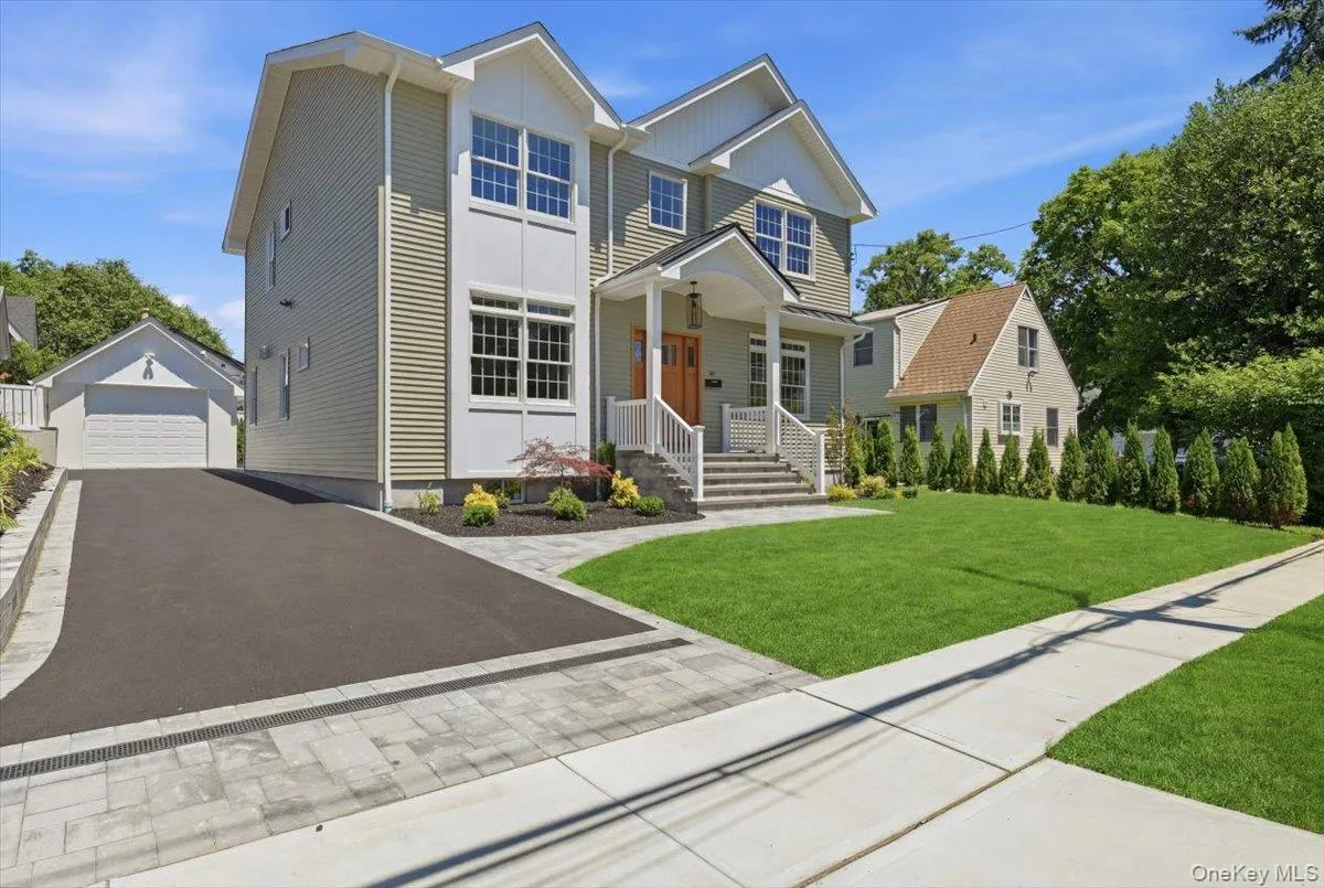 43 Highland Avenue, North Hempstead, NY, 4 Bedrooms Bedrooms, 9 Rooms Rooms,3 BathroomsBathrooms,Residential,For Rent,Highland,0,1013469 43 Highland Avenue, North Hempstead, NY, 4 Bedrooms Bedrooms, 9 Rooms Rooms,3 BathroomsBathrooms,Residential,For Rent,Highland,0,1013469