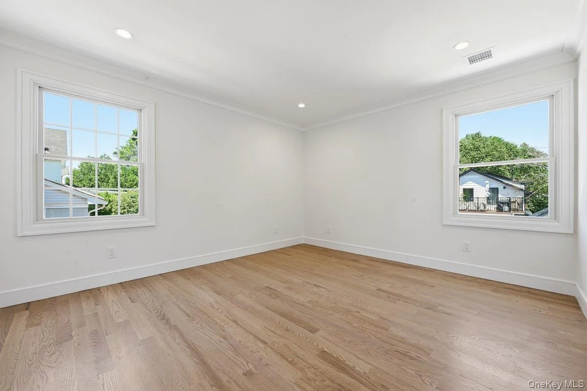43 Highland Avenue, North Hempstead, NY, 4 Bedrooms Bedrooms, 9 Rooms Rooms,3 BathroomsBathrooms,Residential,For Rent,Highland,0,1013469 43 Highland Avenue, North Hempstead, NY, 4 Bedrooms Bedrooms, 9 Rooms Rooms,3 BathroomsBathrooms,Residential,For Rent,Highland,0,1013469