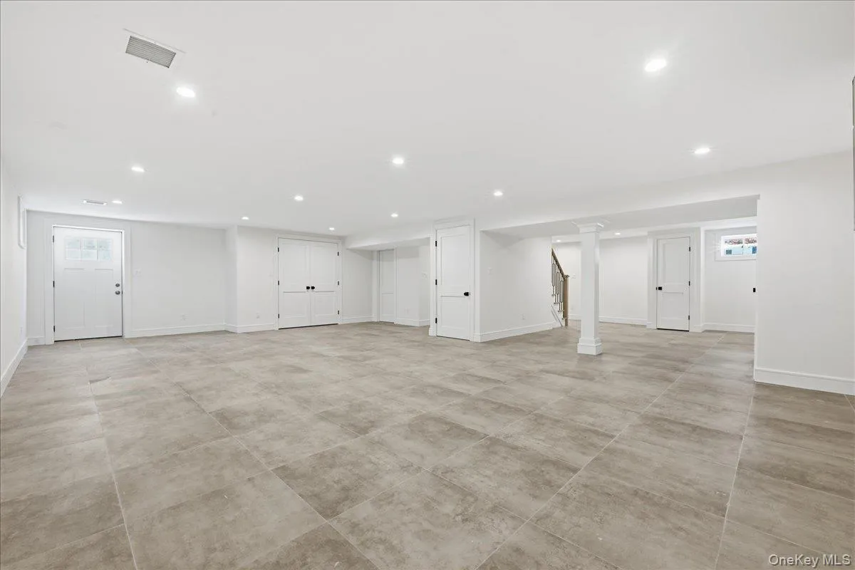43 Highland Avenue, North Hempstead, NY, 4 Bedrooms Bedrooms, 9 Rooms Rooms,3 BathroomsBathrooms,Residential,For Rent,Highland,0,1013469 43 Highland Avenue, North Hempstead, NY, 4 Bedrooms Bedrooms, 9 Rooms Rooms,3 BathroomsBathrooms,Residential,For Rent,Highland,0,1013469