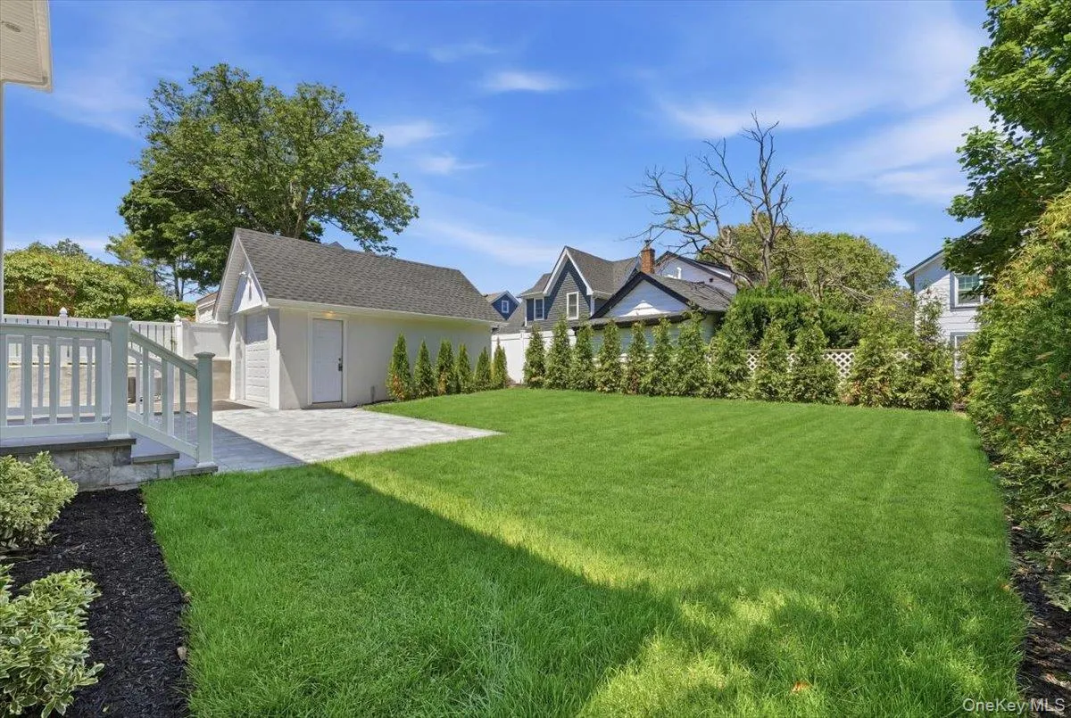 43 Highland Avenue, North Hempstead, NY, 4 Bedrooms Bedrooms, 9 Rooms Rooms,3 BathroomsBathrooms,Residential,For Rent,Highland,0,1013469 43 Highland Avenue, North Hempstead, NY, 4 Bedrooms Bedrooms, 9 Rooms Rooms,3 BathroomsBathrooms,Residential,For Rent,Highland,0,1013469