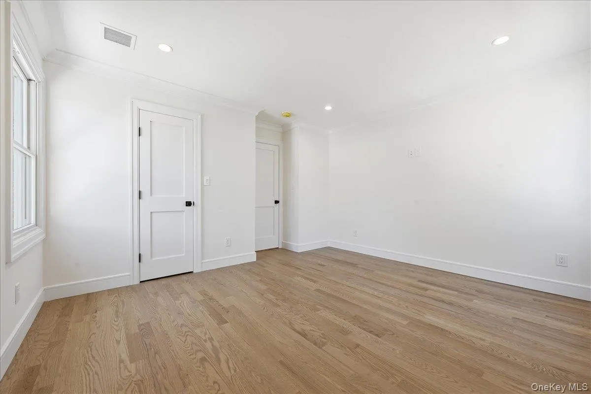 43 Highland Avenue, North Hempstead, NY, 4 Bedrooms Bedrooms, 9 Rooms Rooms,3 BathroomsBathrooms,Residential,For Rent,Highland,0,1013469 43 Highland Avenue, North Hempstead, NY, 4 Bedrooms Bedrooms, 9 Rooms Rooms,3 BathroomsBathrooms,Residential,For Rent,Highland,0,1013469