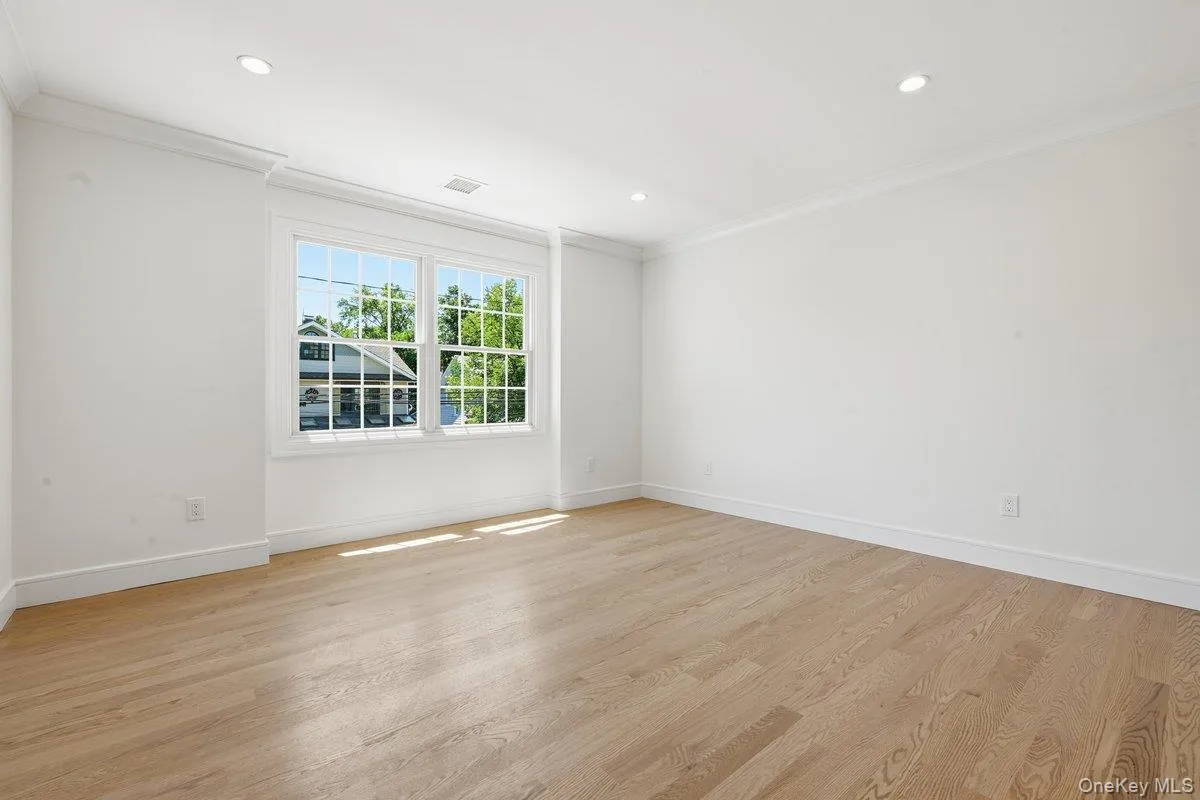 43 Highland Avenue, North Hempstead, NY, 4 Bedrooms Bedrooms, 9 Rooms Rooms,3 BathroomsBathrooms,Residential,For Rent,Highland,0,1013469 43 Highland Avenue, North Hempstead, NY, 4 Bedrooms Bedrooms, 9 Rooms Rooms,3 BathroomsBathrooms,Residential,For Rent,Highland,0,1013469