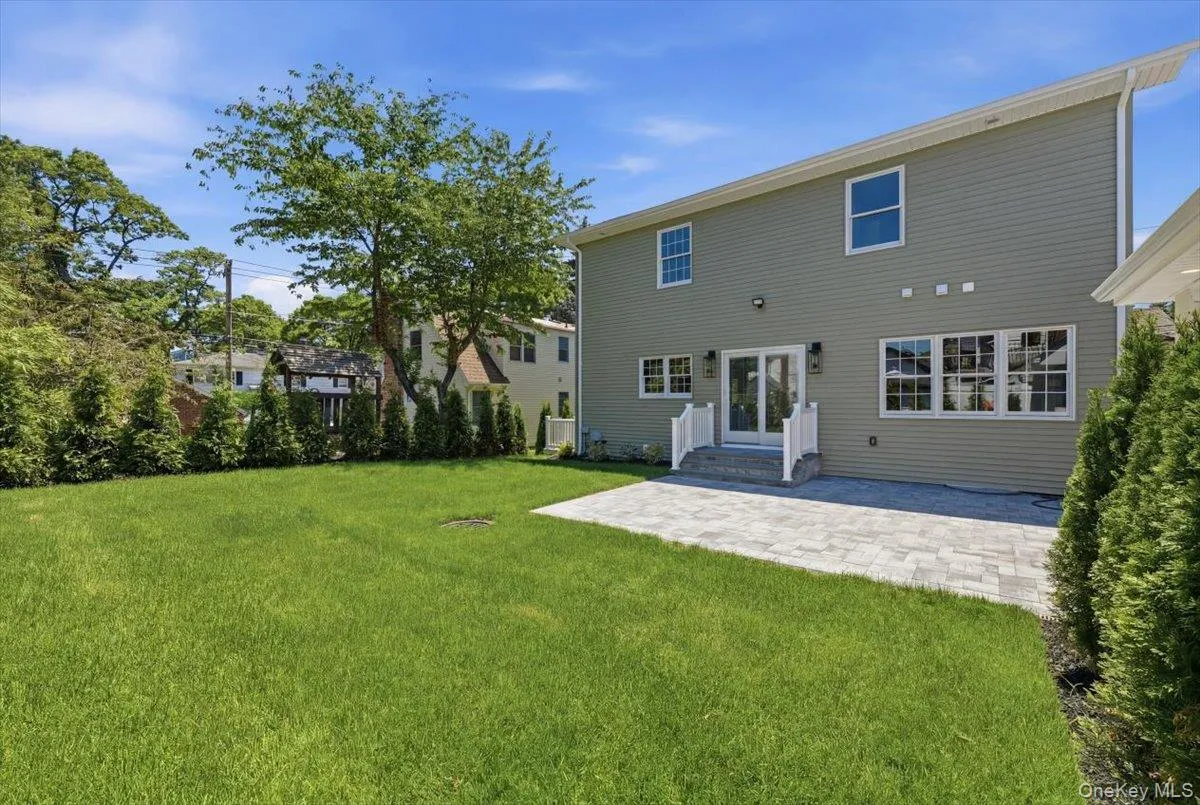 43 Highland Avenue, North Hempstead, NY, 4 Bedrooms Bedrooms, 9 Rooms Rooms,3 BathroomsBathrooms,Residential,For Rent,Highland,0,1013469 43 Highland Avenue, North Hempstead, NY, 4 Bedrooms Bedrooms, 9 Rooms Rooms,3 BathroomsBathrooms,Residential,For Rent,Highland,0,1013469