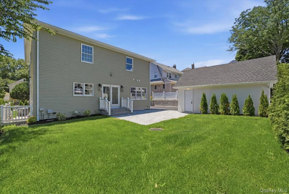 43 Highland Avenue, North Hempstead, NY, 4 Bedrooms Bedrooms, 9 Rooms Rooms,3 BathroomsBathrooms,Residential,For Rent,Highland,0,1013469 43 Highland Avenue, North Hempstead, NY, 4 Bedrooms Bedrooms, 9 Rooms Rooms,3 BathroomsBathrooms,Residential,For Rent,Highland,0,1013469
