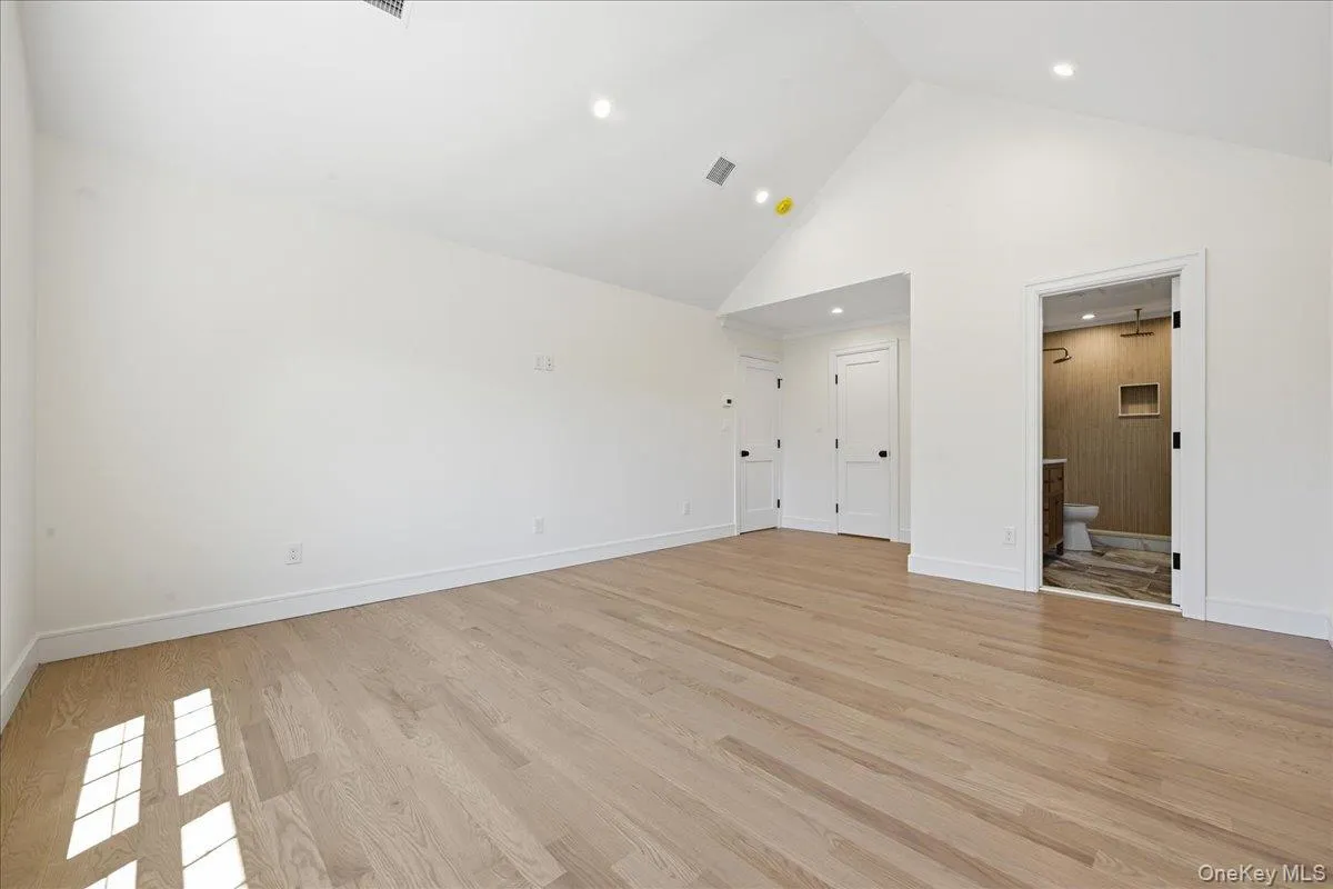 43 Highland Avenue, North Hempstead, NY, 4 Bedrooms Bedrooms, 9 Rooms Rooms,3 BathroomsBathrooms,Residential,For Rent,Highland,0,1013469 43 Highland Avenue, North Hempstead, NY, 4 Bedrooms Bedrooms, 9 Rooms Rooms,3 BathroomsBathrooms,Residential,For Rent,Highland,0,1013469
