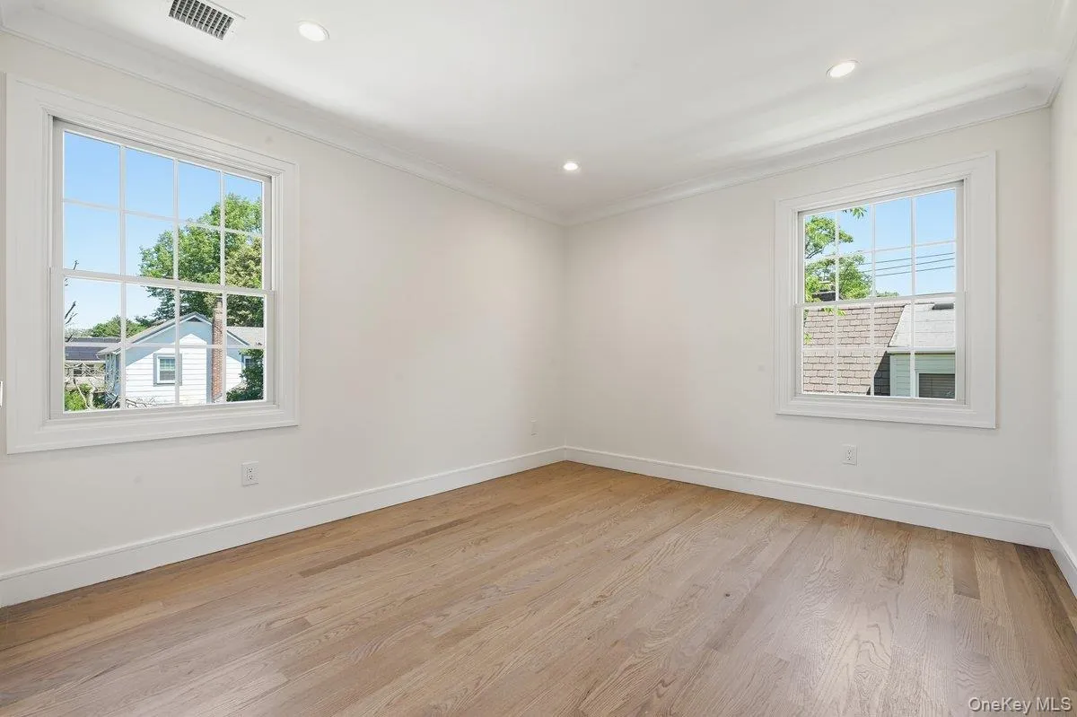 43 Highland Avenue, North Hempstead, NY, 4 Bedrooms Bedrooms, 9 Rooms Rooms,3 BathroomsBathrooms,Residential,For Rent,Highland,0,1013469 43 Highland Avenue, North Hempstead, NY, 4 Bedrooms Bedrooms, 9 Rooms Rooms,3 BathroomsBathrooms,Residential,For Rent,Highland,0,1013469