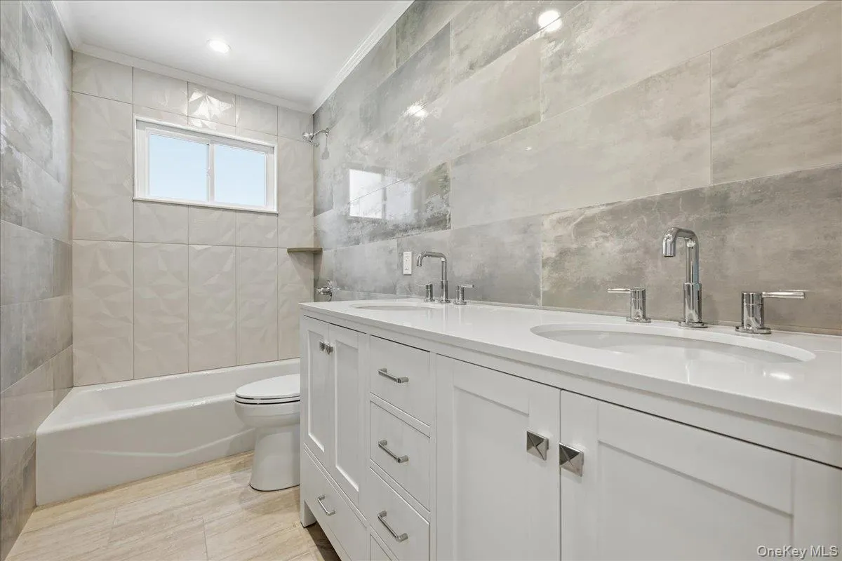 43 Highland Avenue, North Hempstead, NY, 4 Bedrooms Bedrooms, 9 Rooms Rooms,3 BathroomsBathrooms,Residential,For Rent,Highland,0,1013469 43 Highland Avenue, North Hempstead, NY, 4 Bedrooms Bedrooms, 9 Rooms Rooms,3 BathroomsBathrooms,Residential,For Rent,Highland,0,1013469