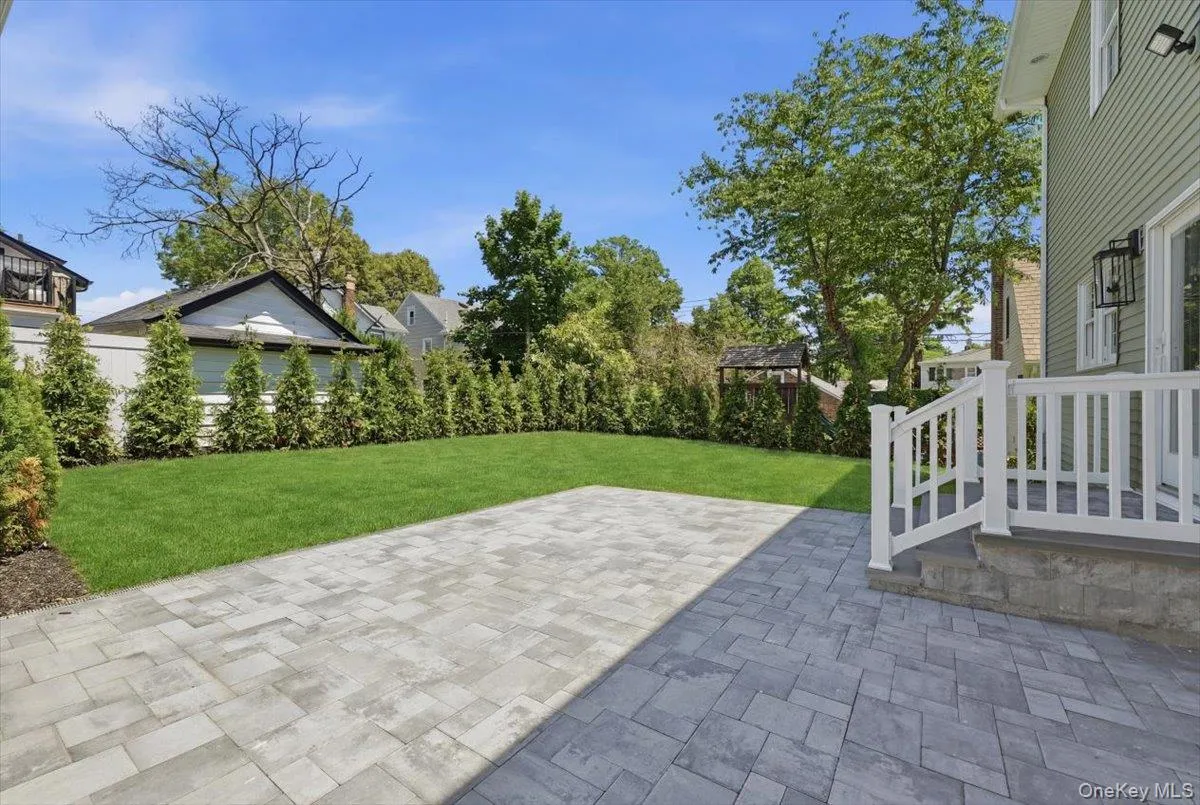 43 Highland Avenue, North Hempstead, NY, 4 Bedrooms Bedrooms, 9 Rooms Rooms,3 BathroomsBathrooms,Residential,For Rent,Highland,0,1013469 43 Highland Avenue, North Hempstead, NY, 4 Bedrooms Bedrooms, 9 Rooms Rooms,3 BathroomsBathrooms,Residential,For Rent,Highland,0,1013469