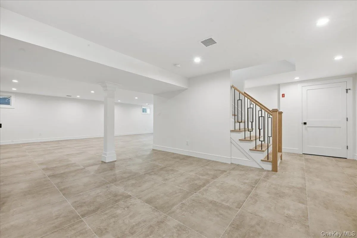 43 Highland Avenue, North Hempstead, NY, 4 Bedrooms Bedrooms, 9 Rooms Rooms,3 BathroomsBathrooms,Residential,For Rent,Highland,0,1013469 43 Highland Avenue, North Hempstead, NY, 4 Bedrooms Bedrooms, 9 Rooms Rooms,3 BathroomsBathrooms,Residential,For Rent,Highland,0,1013469