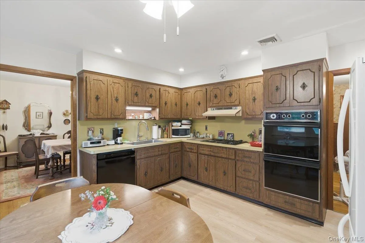 22 Stephens Court, Islip, NY, 3 Bedrooms Bedrooms, 7 Rooms Rooms,2 BathroomsBathrooms,Residential,For Rent,Stephens,0,KEY1013485 22 Stephens Court, Islip, NY, 3 Bedrooms Bedrooms, 7 Rooms Rooms,2 BathroomsBathrooms,Residential,For Rent,Stephens,0,KEY1013485