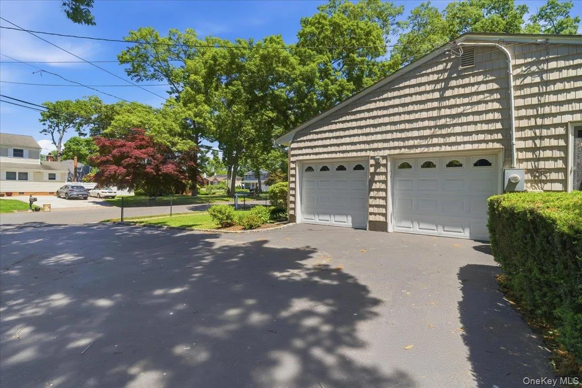 22 Stephens Court, Islip, NY, 3 Bedrooms Bedrooms, 7 Rooms Rooms,2 BathroomsBathrooms,Residential,For Rent,Stephens,0,KEY1013485 22 Stephens Court, Islip, NY, 3 Bedrooms Bedrooms, 7 Rooms Rooms,2 BathroomsBathrooms,Residential,For Rent,Stephens,0,KEY1013485