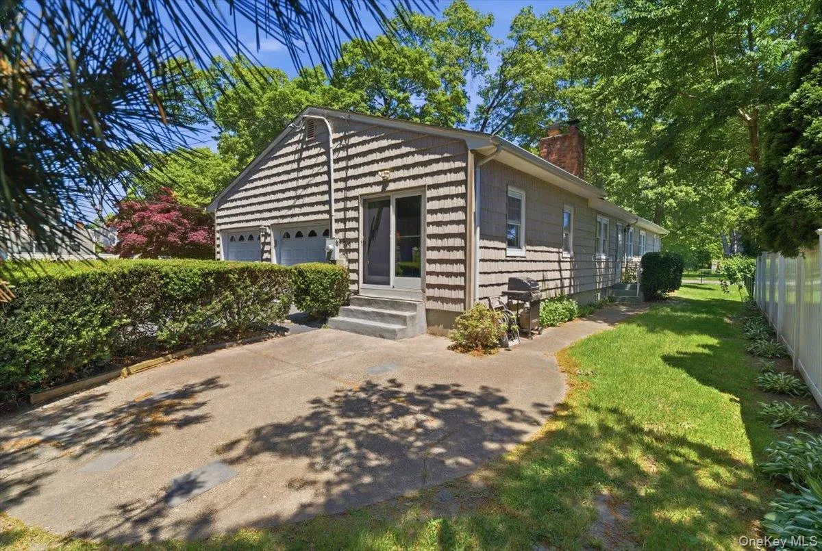 22 Stephens Court, Islip, NY, 3 Bedrooms Bedrooms, 7 Rooms Rooms,2 BathroomsBathrooms,Residential,For Rent,Stephens,0,KEY1013485 22 Stephens Court, Islip, NY, 3 Bedrooms Bedrooms, 7 Rooms Rooms,2 BathroomsBathrooms,Residential,For Rent,Stephens,0,KEY1013485