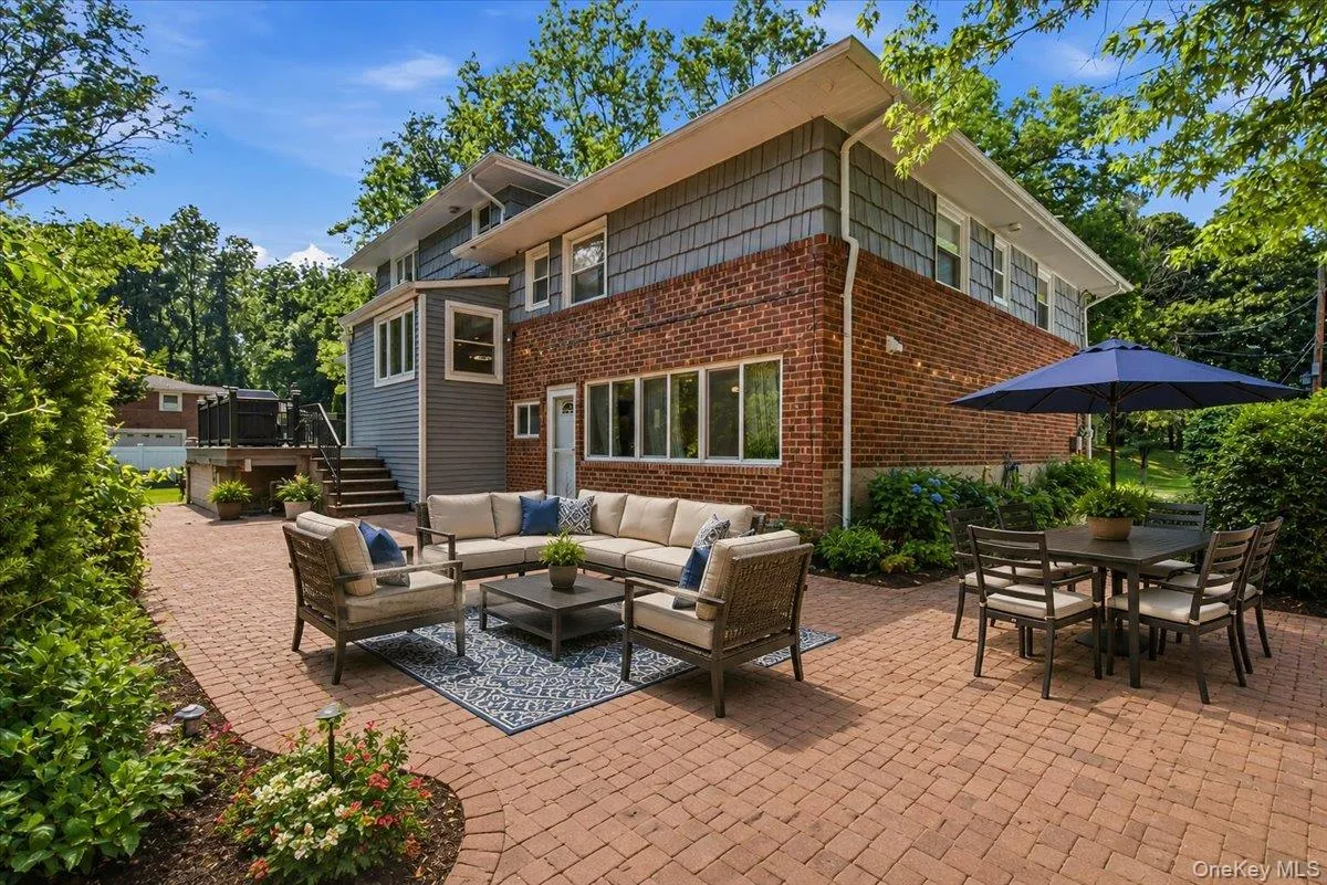 186 Stratford, North Hempstead, NY, 5 Bedrooms Bedrooms, 9 Rooms Rooms,3 BathroomsBathrooms,Residential,For Rent,Stratford,0,1013501 186 Stratford, North Hempstead, NY, 5 Bedrooms Bedrooms, 9 Rooms Rooms,3 BathroomsBathrooms,Residential,For Rent,Stratford,0,1013501