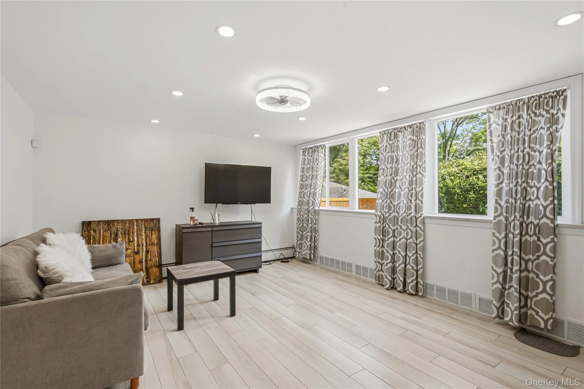 186 Stratford, North Hempstead, NY, 5 Bedrooms Bedrooms, 9 Rooms Rooms,3 BathroomsBathrooms,Residential,For Rent,Stratford,0,1013501 186 Stratford, North Hempstead, NY, 5 Bedrooms Bedrooms, 9 Rooms Rooms,3 BathroomsBathrooms,Residential,For Rent,Stratford,0,1013501