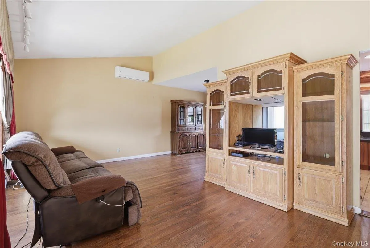 39 Grant Street, Oyster Bay, NY, 4 Bedrooms Bedrooms, 8 Rooms Rooms,1 BathroomBathrooms,Residential,For Rent,Grant,0,1013517 39 Grant Street, Oyster Bay, NY, 4 Bedrooms Bedrooms, 8 Rooms Rooms,1 BathroomBathrooms,Residential,For Rent,Grant,0,1013517