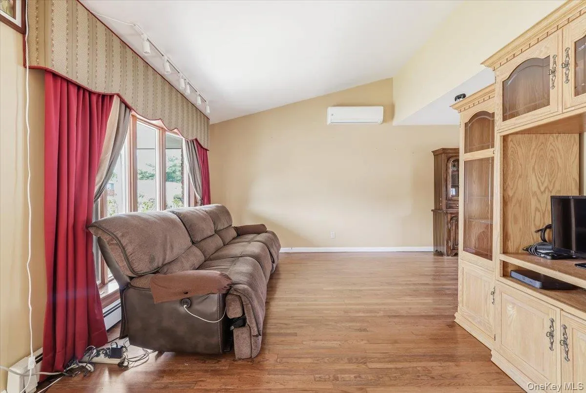 39 Grant Street, Oyster Bay, NY, 4 Bedrooms Bedrooms, 8 Rooms Rooms,1 BathroomBathrooms,Residential,For Rent,Grant,0,1013517 39 Grant Street, Oyster Bay, NY, 4 Bedrooms Bedrooms, 8 Rooms Rooms,1 BathroomBathrooms,Residential,For Rent,Grant,0,1013517